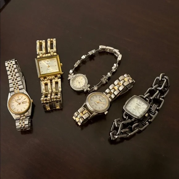 Lot of 5 old watches - need batteries - Picture 9 of 9